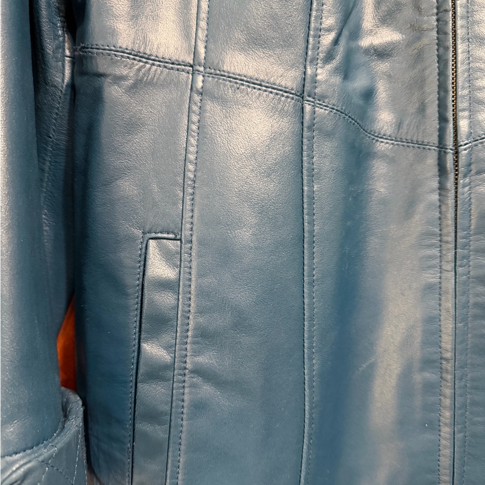 Women's Leather Jacket with Quilting Detail - Picture 4 of 9